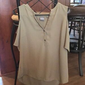 New York and Co cold shoulder top sz M